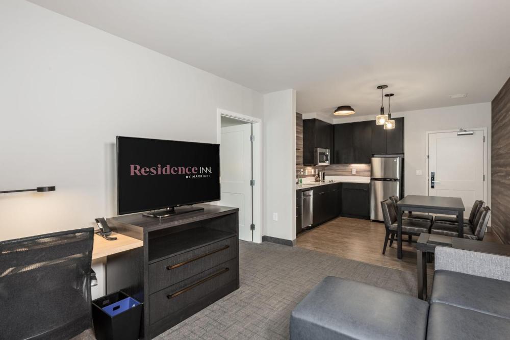 1 Bedroom Suite, 2 Queen interior